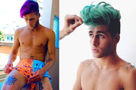 Regenbogen haare sind ein trend, der in den letzten paar jahren überall auf instagram zu finden ist. Regenbogen Haar Fur Manner