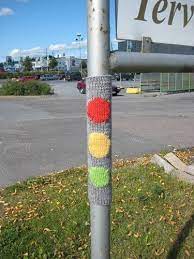 Traffic Lights Knit Graffiti From Finland Yarn Bombing Light Knit Knitting