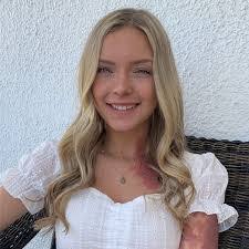 Amanda Sailors's Instagram, Twitter & Facebook