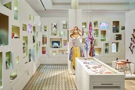 Petit H Holiday Factory By Checkland Kindleysides And Dml New York City Escaparates Tiendas Interiores