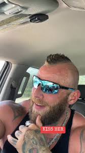 Yes or no ladies let me know in the comments!!! Also we wre live right now  come tell me in my chat! See you soon!!!