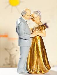 Hochzeit Auf Der Torte Hier Gibt S Die Sussesten Hochzeitstortenfiguren Hochzeit Torte Figuren Hochzeitstortenfiguren Tortenfiguren Hochzeit