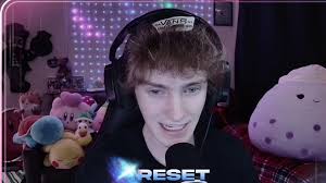 Henrietta Carr (@henriettacarr) 님 라이브 중