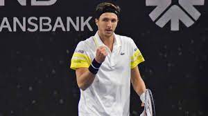 Je suis joueur de tennis professionnel. Only Four Remain At Istanbul Indoor Challenger Tennis Tourtalk