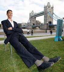 Tout porte à croire que l'homme le plus grand du monde est sultan kosen, un turc de 30 ans mesurant 2 mètres et 51 centimètres. L Homme Le Plus Grand Du Monde Est Le Turc Sultan Kosen