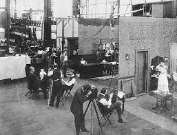 Der film zählt mit 356'855 kinoeintritten zu den zehn erfolgreichsten schweizer filmen der vergangenen 40 jahren. Stummfilm Wikipedia
