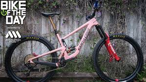 Le compagnon ultime, puissant et rassurant. Santa Cruz Megatower Cc Strawberry Shake Imountainbike S Bike Check Vital Mtb