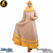 Gamis Lebar Masakan Mama Mudah Tampak elegan dengan model gamis terbaru di tahun 2020, kamu dapat mengkombinasikannya dengan bahan brokat, furing, batik, dan satin. gamis lebar masakan mama mudah