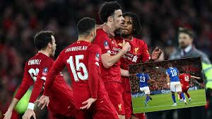 Alisson tries a through ball, but curtis jones is caught offside. Traumtor Curtis Jones Schiesst Liverpool Im Fa Cup Gegen Everton In Die Nachste Runde Sportbuzzer De
