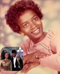 ➡1975 HIGH SCHOOL GRADUATION PHOTO OF VANESSA BELL CALLOWAY Vanessa Bell  Calloway (née Bell; born March 20, 1957) is an American actress. Beginning  her career as a dancer, Bell Calloway became known