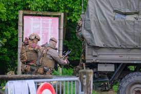 Het lichaam van de voortvluchtige belgische militair jürgen conings is volgens belgische media gevonden in de bossen van het nationaal park hoge kempen. Voortvluchtige Belgische Militair Nog Altijd Niet Gevonden Hoe Gaat Klopjacht Nu Verder Buitenland Ad Nl
