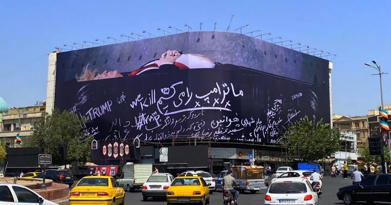 تصویر ترامپ در تابوت روی دیوارنگاره جدید شهرداری تهران قرار گرفت | ایران  اینترنشنال