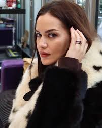 LA HERMOSA ACTRIZ FAHRIYE EVCEN SE ENCUENTRA EN PARÍS , ELLA NOS COMPARTE  BELLAS FOTOS ESPECIALMENTE PARA SUS LINDAS FANS DE NOVELAS TURCAS EN  ESPAÑOL😍🔥🔥🔥❤️❤️ #novelasturcas #actoresturcos #fahriyeevcen