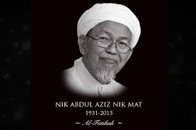 Bapanya, haji nik mat bin raja banjar bin raja abdullah bin raja mamat merupakan keturunan raja jembal. Pemergiannya Ditangisi Jutaan Manusia Tok Guru Nik Aziz Dalam Kenangan
