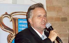 Ex-diretor jurídico do Santos, Angelo Ramos é enterrado no Paquetá