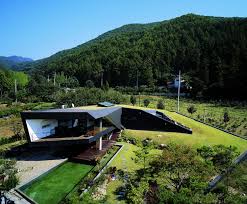 Led by james worthy, sam perkins and freshman michael jordan, the tar heels won. Cedar Clad Green Roofed Villa Topoject Emerges From The Hills Near Seoul Korea