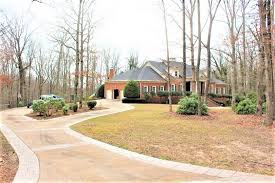 Mountain home parks & recreation is home to cooper park, hickory park, clysta willett park, dr. This Signal Mountain Home With An Outdoor Swimming Pool A Pond Barn And 16 Acres Of Land Is Up For Auction Saturday Chattanooga Times Free Press