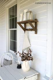 Today i'm sharing tons of farmhouse style outdoor decorating ideas and a complete shopping i have this broken down into two sections: 21 Stunning Farmhouse Outdoor Decor Ideas Designs For 2021
