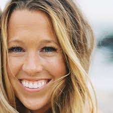 Sara Graves's Instagram, Twitter & Facebook