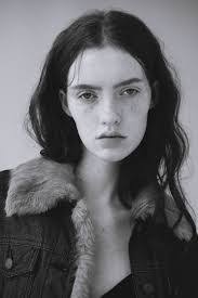 Natalie Dyer's Instagram, Twitter & Facebook