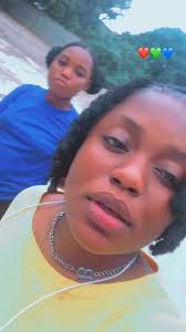 Jèn ayisyen kap Viv st domeng