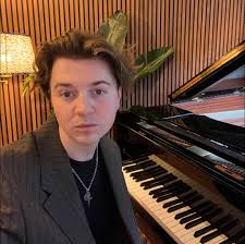 pre-save my new song 'bloom (when the rain falls) here:  https://lnk.to/bloom-whentherainfalls ☔️ 🌺