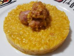 Servite la vellutata nei piatti con una manciata di riso venere ciascuno, e completate con i ricciolini di speck. Risotto Alla Crema Di Zucca E Salsiccia Una Mamma In Cucina