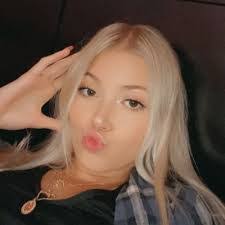 Josie Hanson's Instagram, Twitter & Facebook