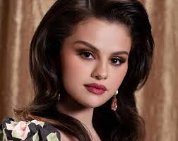 See pics of her with justin bieber, the weeknd, & more. Selena Gomez Biography Age Career Education Boyfriend Net Worth