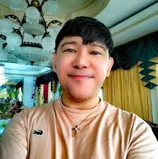 Elizabeth Eda's Instagram, Twitter & Facebook