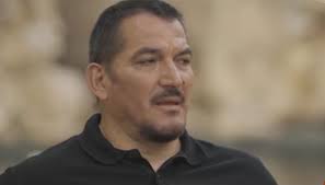 Στον μεγάλο του αγώνα, ο πύρρος δήμας είχε σηκώσει 180 κιλά στο αρασέ και 2013 στο ζετέ, κάνοντας μάλιστα παγκόσμιο ρεκόρ στο σύνολο 392,5 κιλά, με αποτέλεσμα να βάλει στο στήθος του. Pyrros Dhmas Analambanw Tis Ey8ynes Poy Moy Analogoyn Gia Ta Dakrya Toy 8odwrh Iakwbidh Enimerosi24