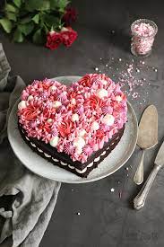 Sehr hübsch wird der kuchen, wenn mit süßigkeiten der name des kindes oder das alter gelegt wird. Valentinstag Schokokuchen Bake To The Roots