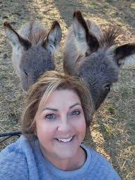 Jennifer Sentz's Instagram, Twitter & Facebook