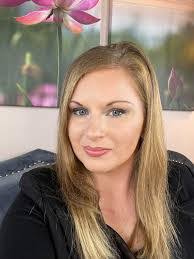 Amy Nolan's Instagram, Twitter & Facebook