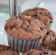 Muffins Moelleux Aux Pepites De Chocolat Le Sucre Sale D Oum Souhaib En 2020 Muffins Moelleux Fondant Au Chocolat Fondant Chocolat Coeur Coulant