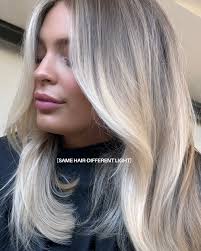 Same hair, different light ✨ When you want to be a bright blonde but still  live your low-maintenance life, here's what to ask for: -Soft roots  -Blended foils -Buttery tones -A hairline