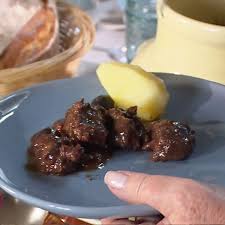 Daube De Bœuf Aux Olives Noires De Jacqueline Julie Andrieu En 2020 Daube De Boeuf Daube Alimentation