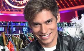 El cantante venezolano carlos baute habría reconocido como su hijo al joven de 23 años josé daniel arellán, en vísperas de que baute enfrentaba un proceso legal para determinar la paternidad del. Carlos Baute Es Demandado Por Su Hijo Canal Net Tv Glbnews Com