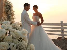 El vestido de novia de Nicole Betancur en su boda con Rels B: un diseño que  estaría prohibido en la alfombra roja de Cannes