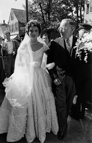 Check spelling or type a new query. Swashvillage Jackies Hochzeit Mit Jfk Wie Die Familie Kennedy Ihre Hochzeit Kontrollierte