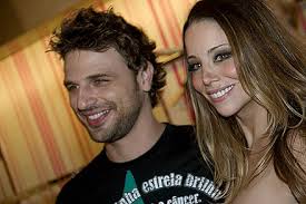 Belas e belos famosos enfeitam os camarotes da sapucaí. Rodrigo Santoro E O Estilo Dos Pais Lilian Pacce