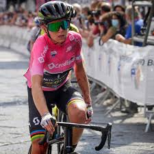 But coming around a turn, she lost control and flipped her bike, resulting in a nasty crash Bestatigt Van Vleuten Startet Am Samstag Im Wm Strassenrennen Radsport News Com