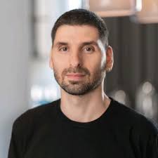 Why leaders should not delegate storytelling tasks