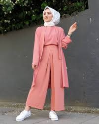 L Image Contient Peut Etre 1 Personne Debout Muslimah Fashion Outfits Muslim Fashion Outfits Modest Fashion Hijab