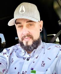 Jeremy Dollar (@therealstrangerjay) • Instagram photos and videos