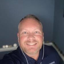 Eric Karr's Instagram, Twitter & Facebook