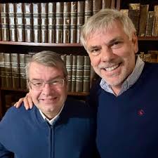 Mijn goede kameraad en eeuwige rechterhand @janpenris stelt het na zijn  heupbreuk zeer wel! Volop aan het schrijven aan zijn boek 'Napoleon in  Antwerpen' …