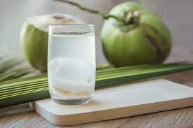 Minum satu atau dua porsi air kelapa setiap hari tidak berbahaya, kecuali jika anda. Sudah Coba Minum Air Kelapa Di Pagi Hari Ini Manfaatnya Bagi Tubuh