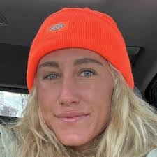 Danielle Brandon's Instagram, Twitter & Facebook