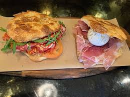 Ever since this day the gallo nero is a victorious florentine symbol and can be found across italy Gallo Nero Barcelona Carrer De Jaume I 3 El Congres I Els Indians Menu Preise Tripadvisor
